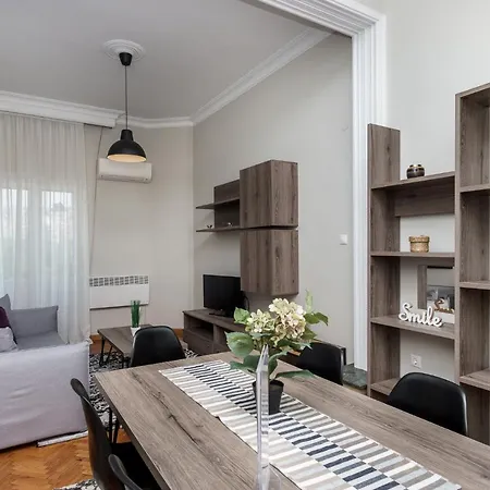 C.4 Red Rose #colony_central_apartment Appartement